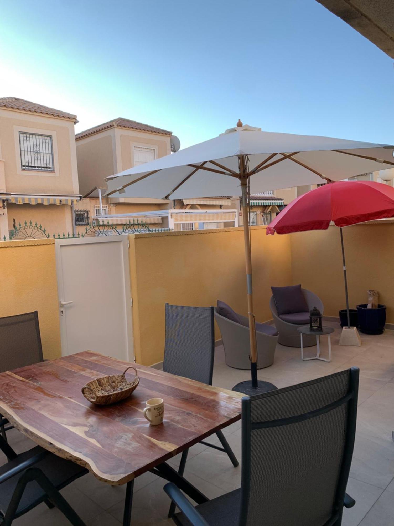 Holiday House Torrevieja公寓 外观 照片