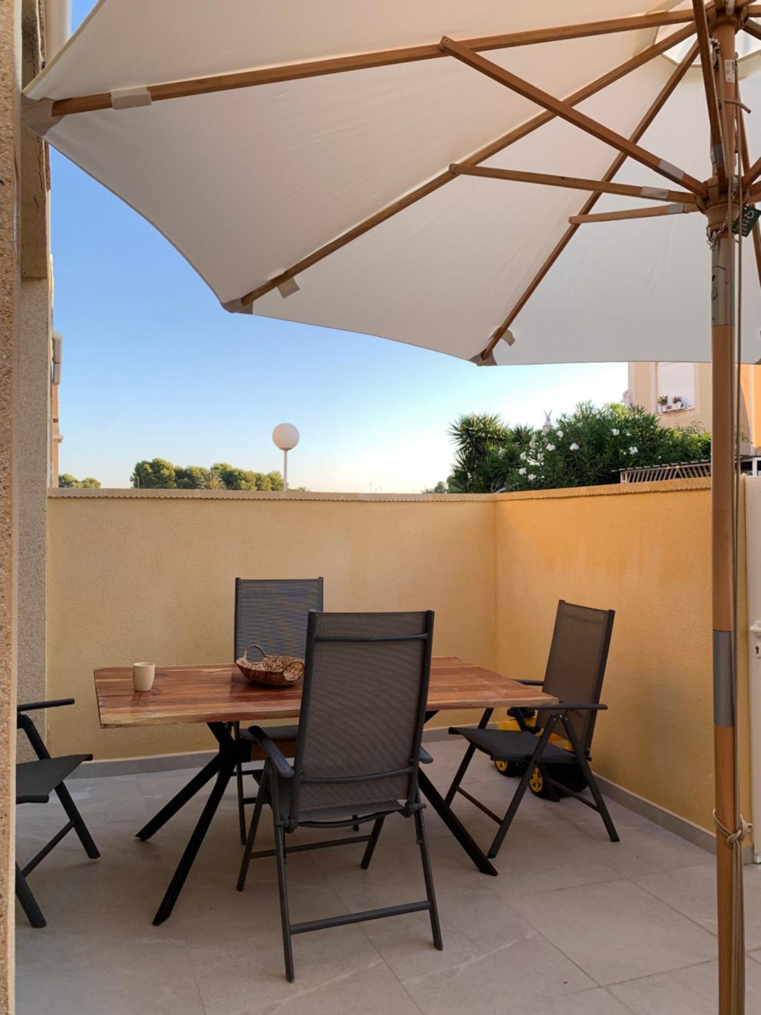 Holiday House Torrevieja公寓 外观 照片